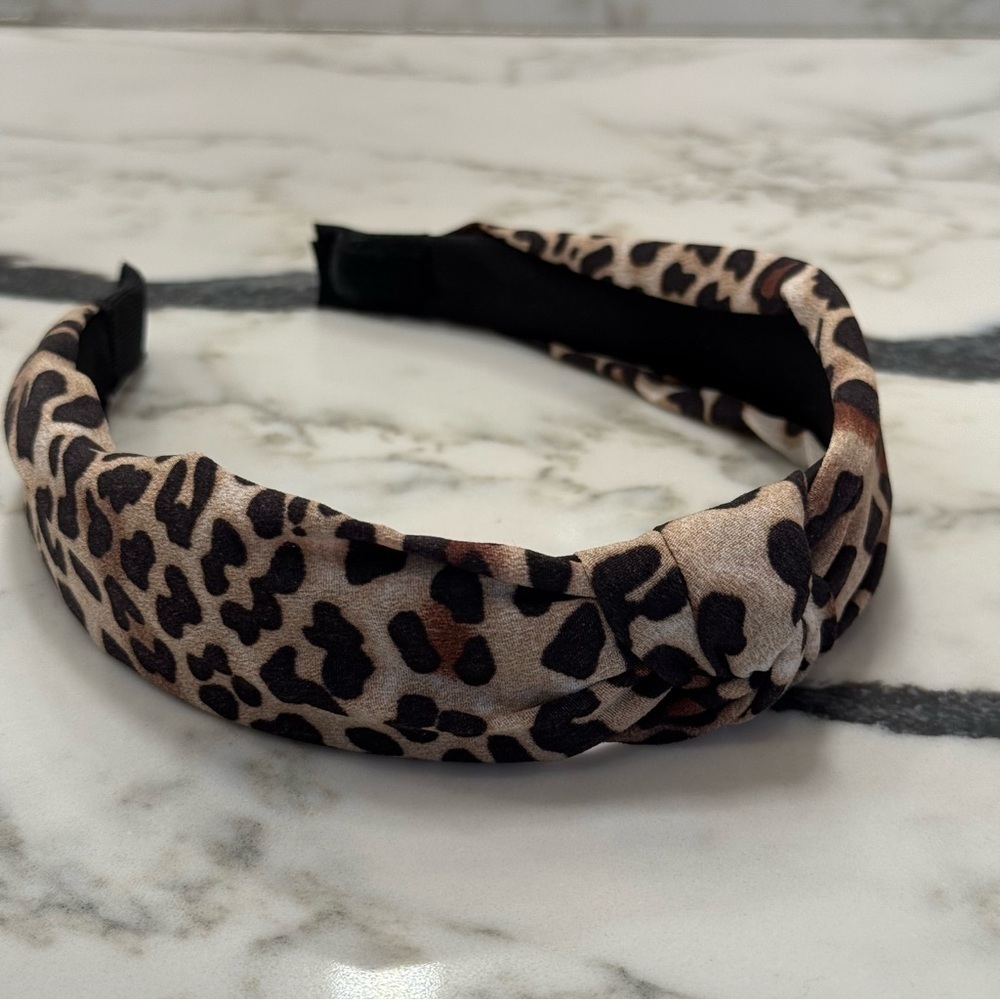 NWOT ⛱️🔥Tan Leopard Print Knotted Headband - OS